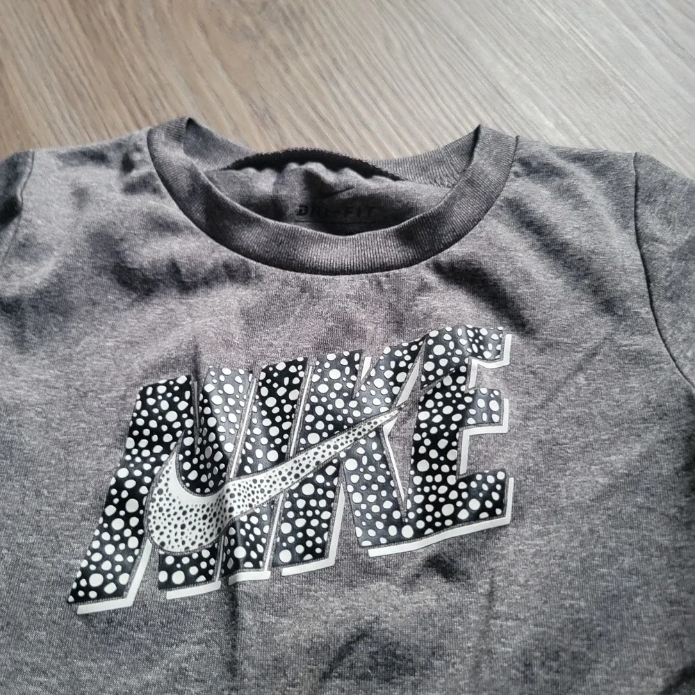 Nike T-Shirt Kids 18M Gray Dri-FIT Polka Dot Logo Graphic Short Sleeve Tee Sport